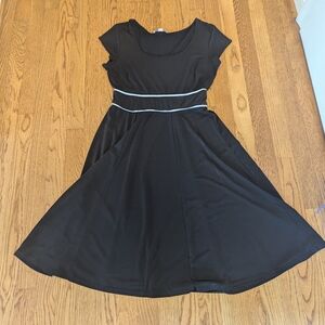 Dress Barn Women's Size 10 Black White Dress Fit & Flare Round Neck Short Sleeve